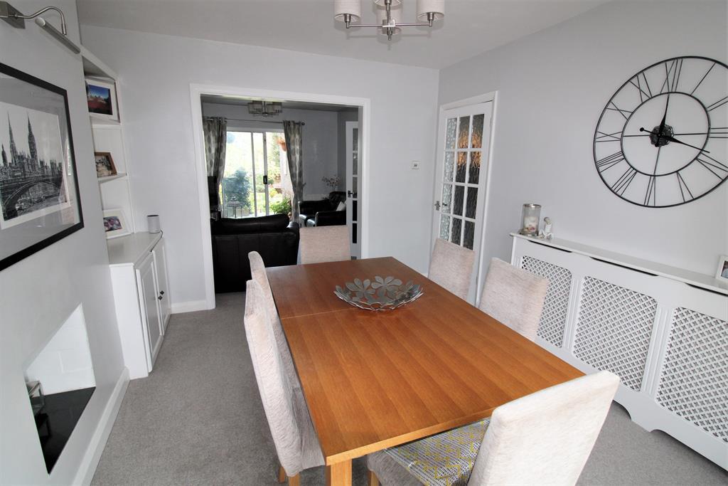 Oakwood Drive, Bexleyheath 4 bed semidetached house £525,000