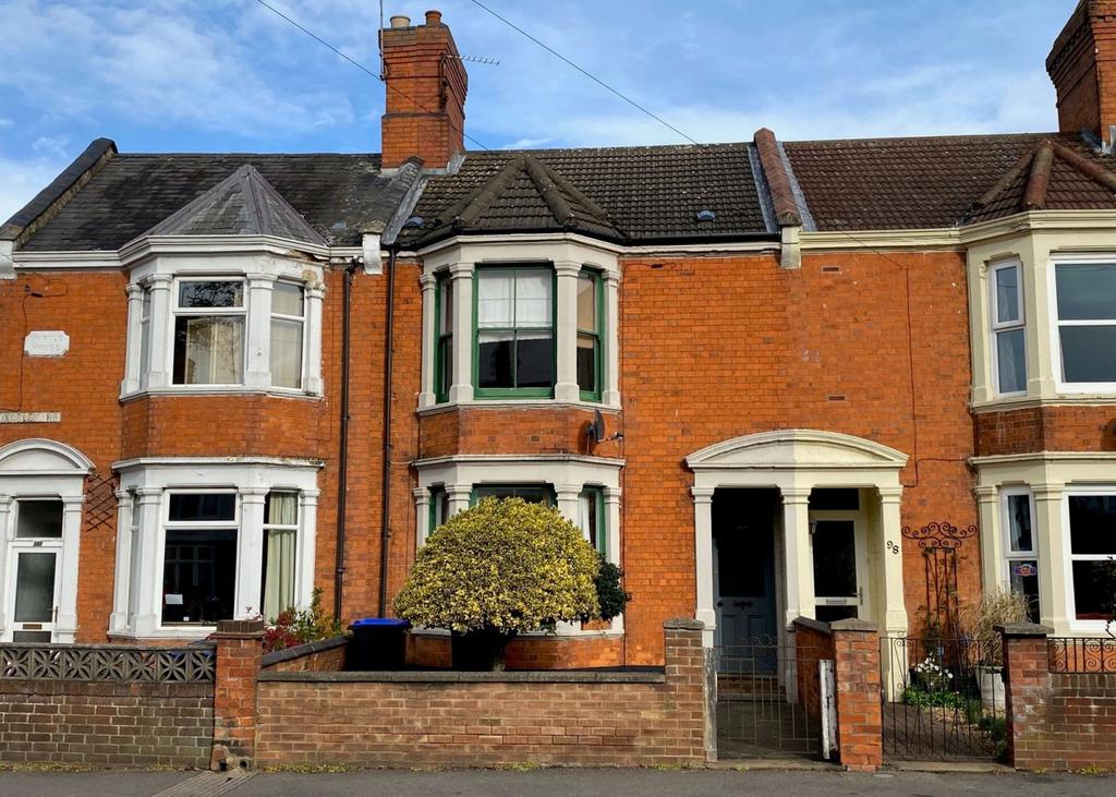 Kingsley Road, Northampton NN2 7BY 3 bed terraced house £995 pcm (£230 pw)