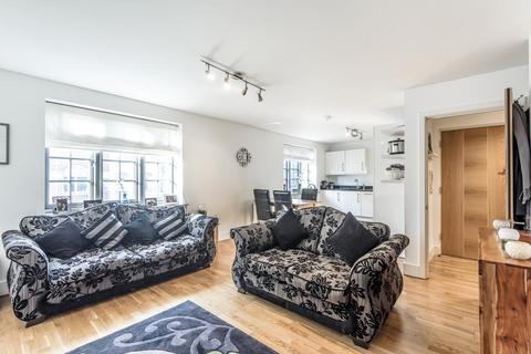 2 bedroom flat to rent, Kings Road,  Henley,  RG9
