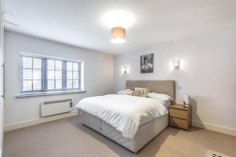2 bedroom flat to rent, Kings Road,  Henley,  RG9