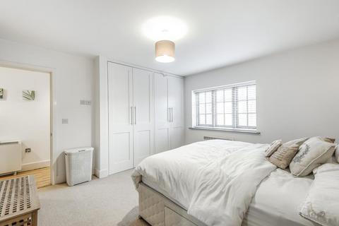 2 bedroom flat to rent, Kings Road,  Henley,  RG9