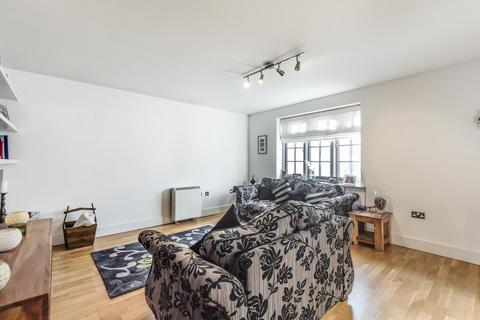 2 bedroom flat to rent, Kings Road,  Henley,  RG9