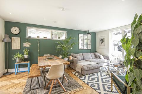 14 Rushden Close, London, SE19 3QB