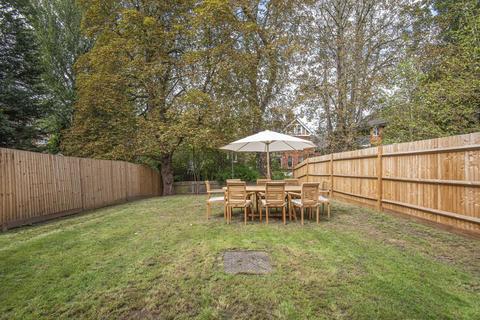 14 Rushden Close, London, SE19 3QB