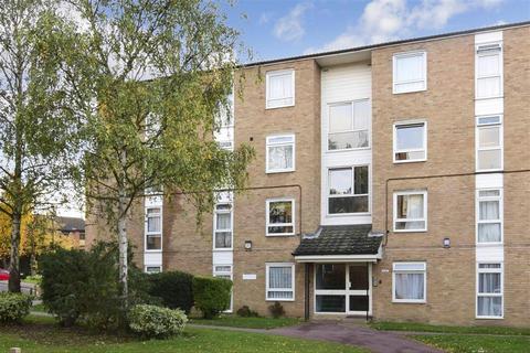 26 Ambleside Gardens, Sutton, SM2 5ES