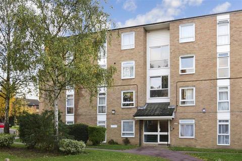 26 Ambleside Gardens, Sutton, SM2 5ES