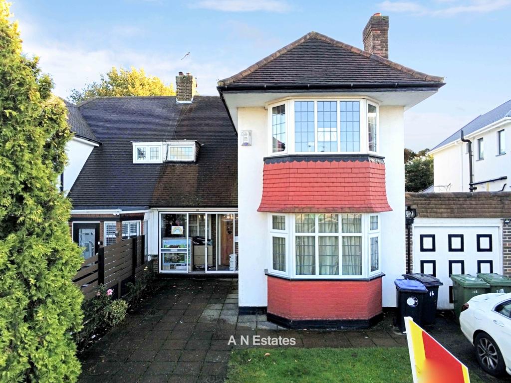 Woodhill Crescent, Kenton, Woodhill Crescent, Kenton HA3 3 bed detached