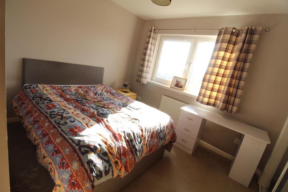 Bedroom 1 − pic 2