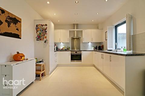Flat 5, Angelica Court Sunningdale Gardens, London, NW9 9PX