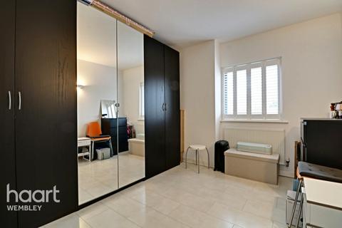 Flat 5, Angelica Court Sunningdale Gardens, London, NW9 9PX