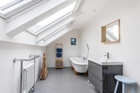 35 Wingfield Road, Kingston Upon Thames, KT2 5LR