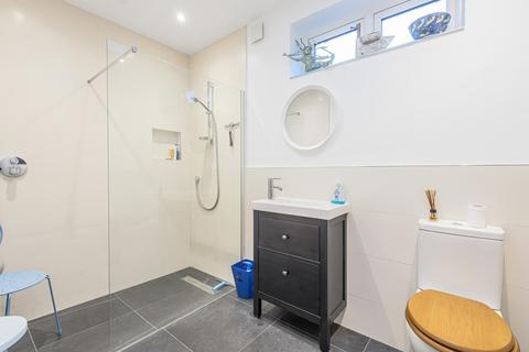 35 Wingfield Road, Kingston Upon Thames, KT2 5LR