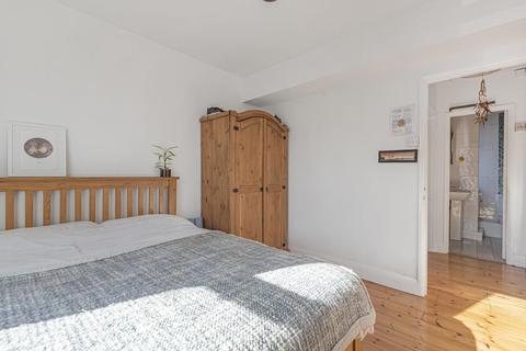 68c Wisteria Road, London, SE13 5HN