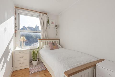 68c Wisteria Road, London, SE13 5HN