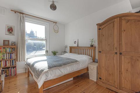 68c Wisteria Road, London, SE13 5HN