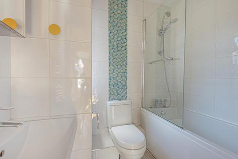 68c Wisteria Road, London, SE13 5HN