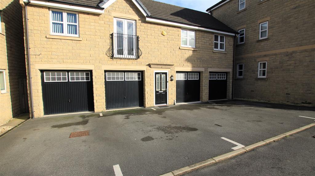 Mill Race Lane, Laisterdyke, Bradford, BD4 8DQ 2 bed flat £125,000