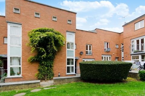 10 Petros Gardens, London, NW3 6EL