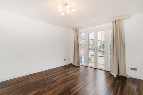 10 Petros Gardens, London, NW3 6EL