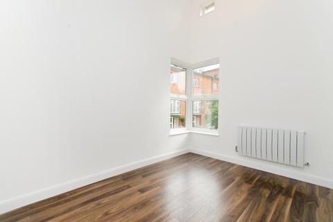 10 Petros Gardens, London, NW3 6EL