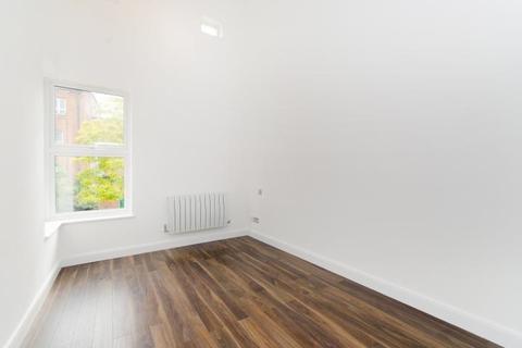 10 Petros Gardens, London, NW3 6EL