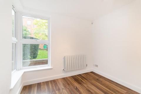 10 Petros Gardens, London, NW3 6EL