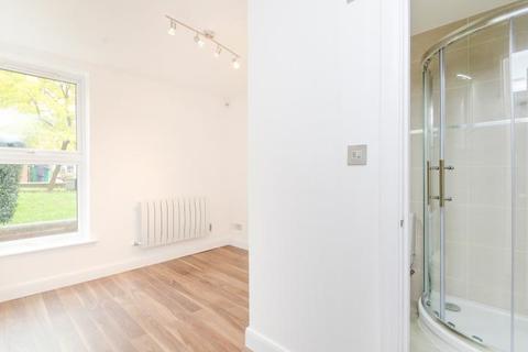 10 Petros Gardens, London, NW3 6EL