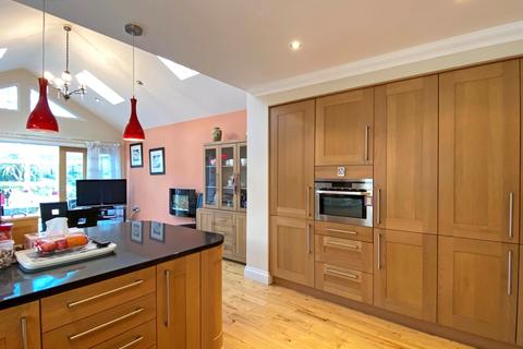 35 Fairway, Carlyon Bay, St Austell, PL25 3QF