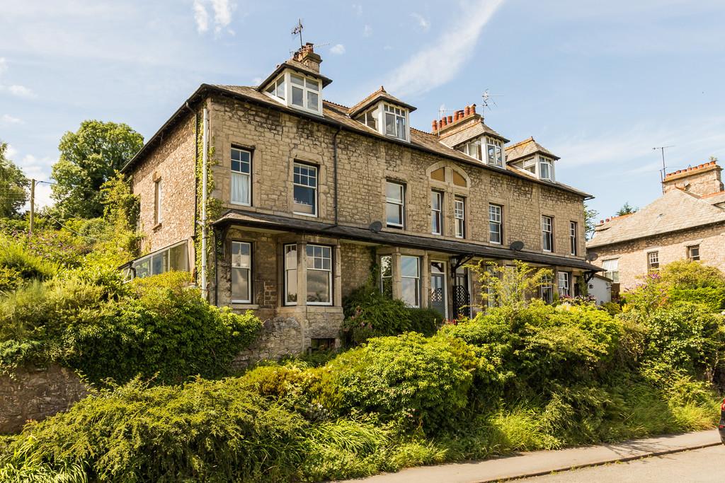 Black Dyke Road, Arnside, Cumbria, LA5 0HJ 4 bed terraced house £340,000