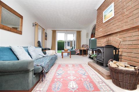 2 Findley Close, Stutton, Ipswich, IP9 2TL