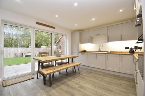 6 Old Nurseries Close, Meppershall, Shefford, SG17 5PZ