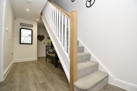 6 Old Nurseries Close, Meppershall, Shefford, SG17 5PZ