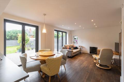 171 Buryfield Road, Solihull, B91 2BB