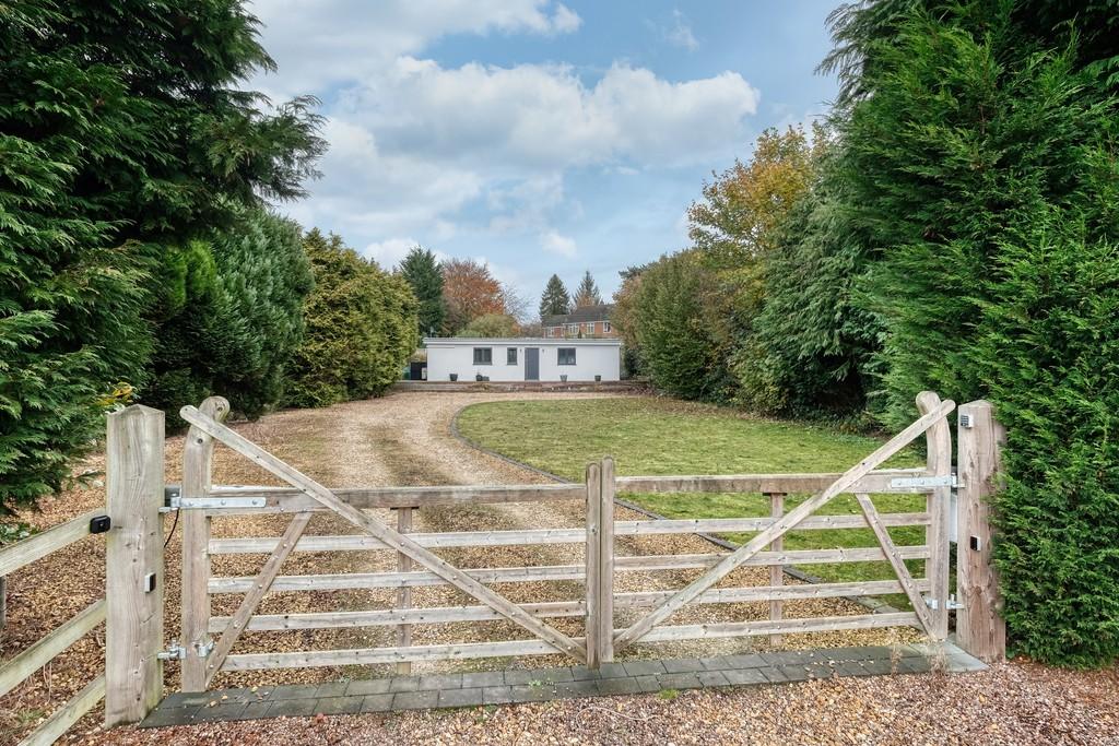 Halesowen Road, Lydiate Ash, Bromsgrove, B61 0QL 2 bed detached bungalow £285,000