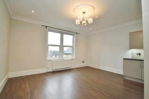 2 bedroom flat to rent, High Road, Woodford Green