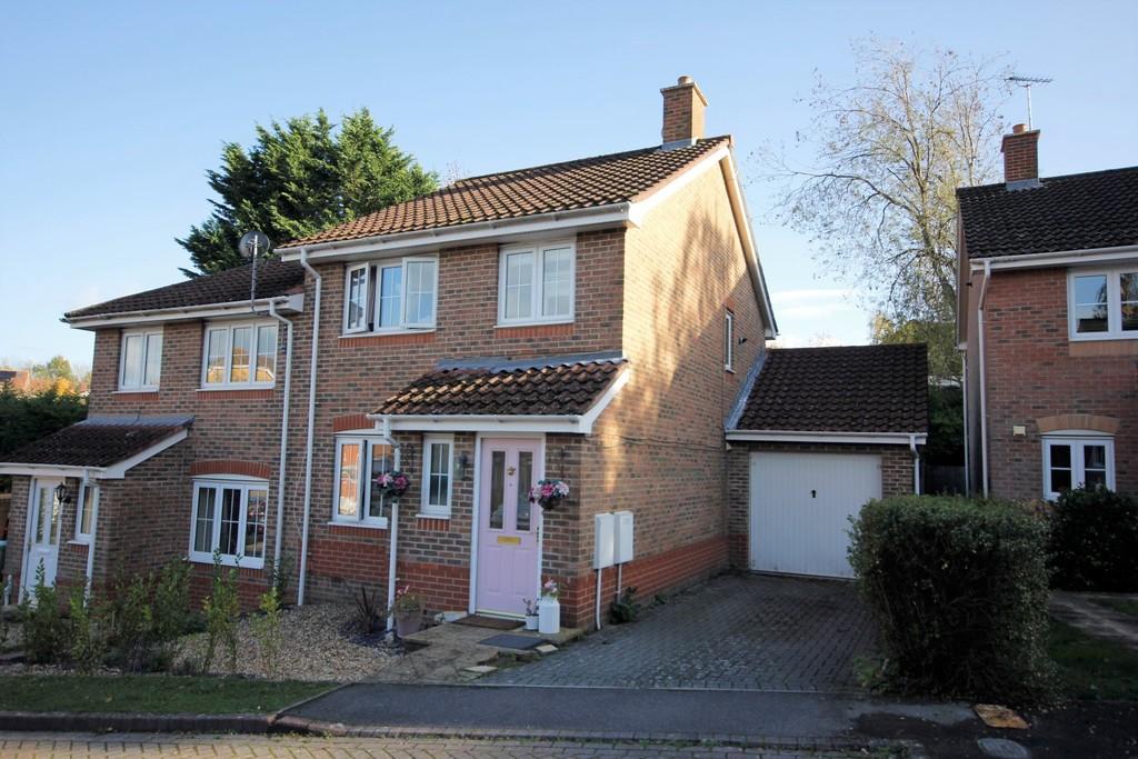 Badgers Copse, Park Gate 3 bed semidetached house £300,000