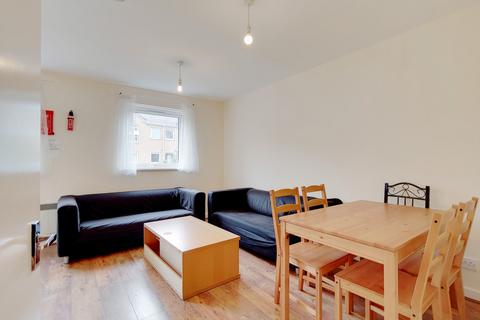 4 bedroom townhouse to rent, Cyclops Mews, Docklands E14