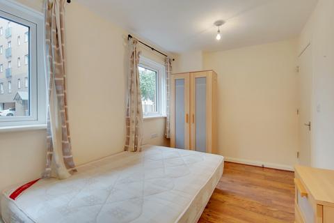 4 bedroom townhouse to rent, Cyclops Mews, Docklands E14