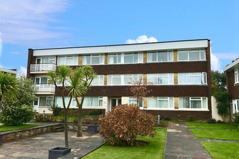 18 Bramber Square, Rustington, Littlehampton, BN16 3EJ