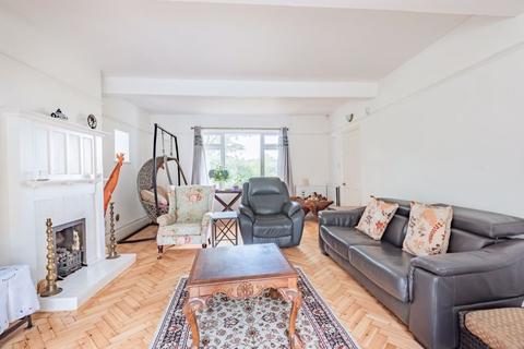4 Cliff End, Purley, CR8 1BN