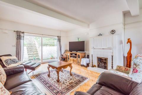 4 Cliff End, Purley, CR8 1BN