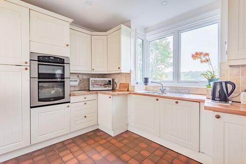 4 Cliff End, Purley, CR8 1BN