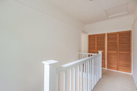 4 Cliff End, Purley, CR8 1BN