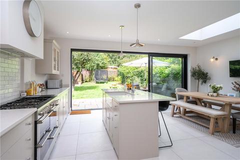 18 Dunmore Road, London, SW20 8TN
