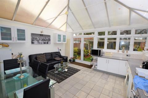 52 Berkeley Waye, Hounslow, TW5 9HL