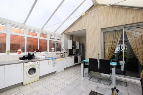 52 Berkeley Waye, Hounslow, TW5 9HL