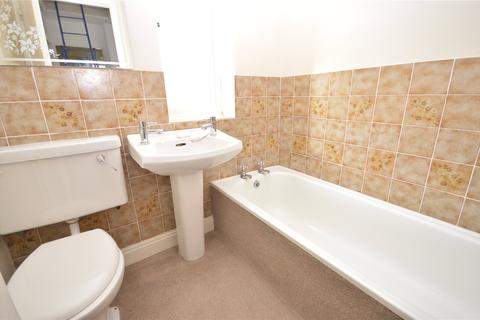 67 Fieldhead Road, Guiseley, Leeds, LS20 8DU