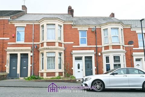 2 bedroom ground floor flat to rent, Wingrove Gardens, Fenham NE4