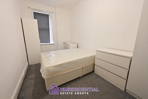 2 bedroom ground floor flat to rent, Wingrove Gardens, Fenham NE4