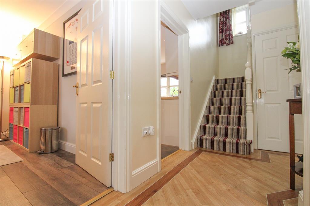 Gill Lane, Yeadon, Leeds, LS19 7DE 4 bed detached house £449,950